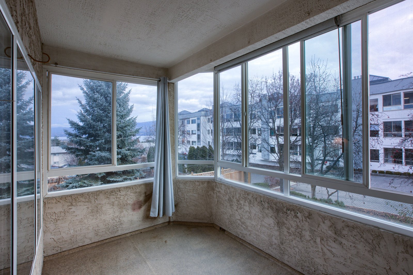 Peaceful sunroom with natural light